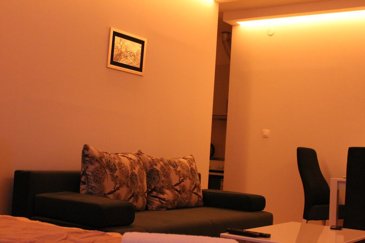 "E&S" Apartment โมสตาร์ ภายนอก รูปภาพ